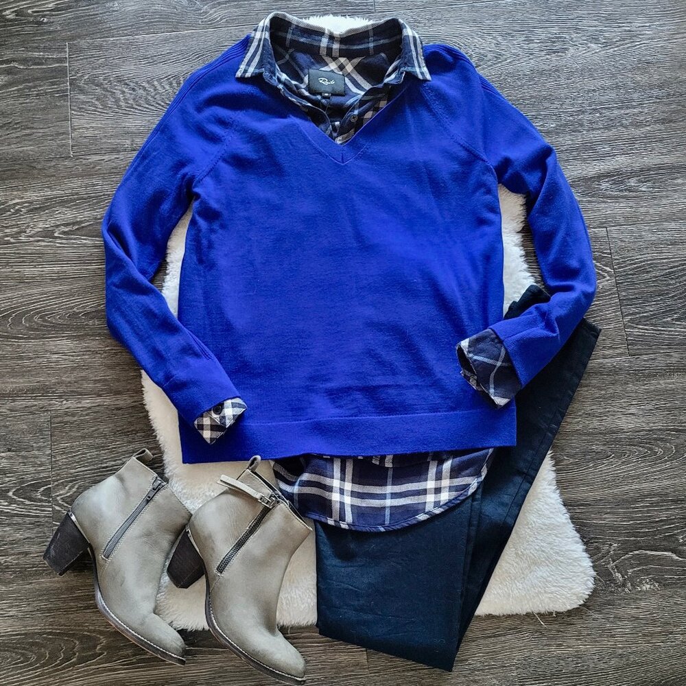 Banana Republic 100% Extra Fine Merino Wool V-neck in Bright Royal Blue Sz Med